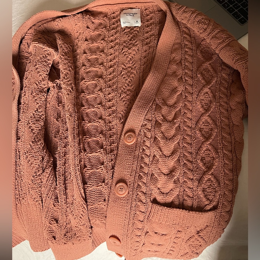 Abercrombie & Fitch cardigan 🤍